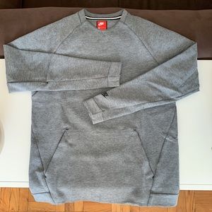 New Nike Performance Pullover Crew-Neck Sweatshirt with pouch pocket